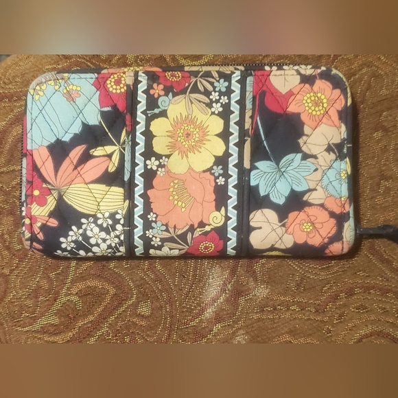 Vera Bradley Happy Snails Accordian Zip Around Wallet. - Picture 13 of 16